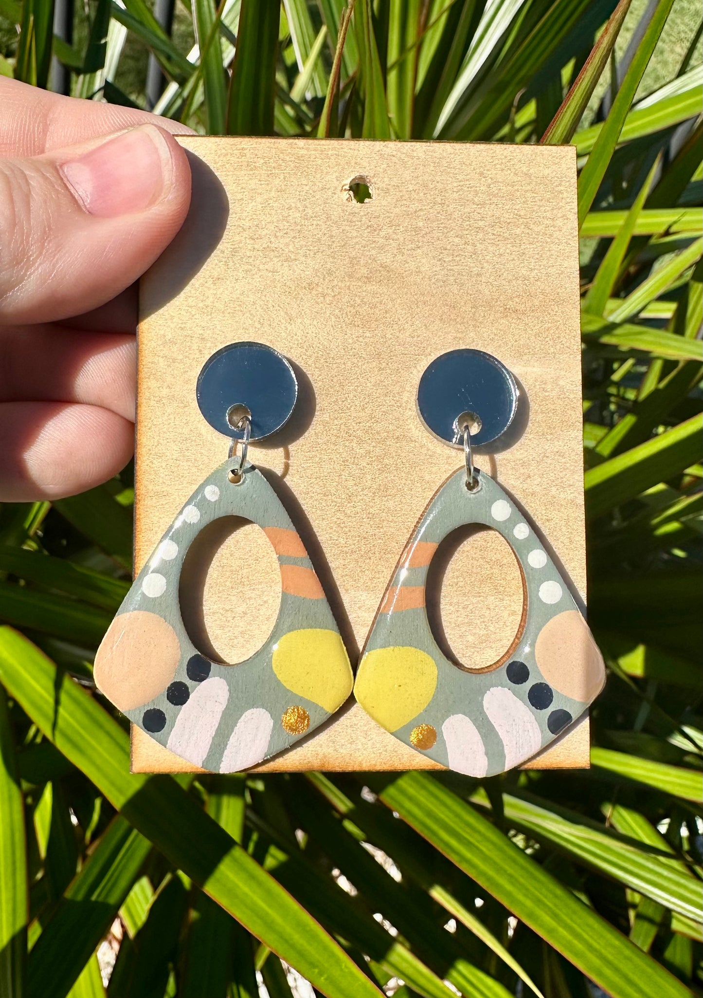Abstract Dangle